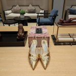 jlmmy Choo周仰杰2024 专23款3D蛇纹磁铁盒包装 顶级版本，低端勿比。摩登鞋履，高跟镂空拼皮款尖头凉拖凉鞋。 华丽漆面，造就简约时尚美鞋，小巧却夺