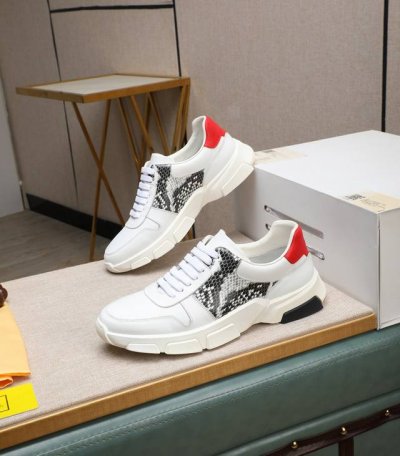 出厂价 FENDI 芬迪时尚休闲男鞋原版官网1:1开模，新款抢先登场不高调却又前卫，简约低调时髦，超百搭款式原版牛皮制作猪皮内里版型上脚舒适，对任何一个小地方如