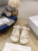 顶级版本 皮 刺绣 2024夏季爆款 超赞 Dio* R. D家 新款魔术贴凉鞋 Go原版复刻 高端定制 超耐看超百搭款 上脚非常舒适 超好穿 比香奶奶款还香
