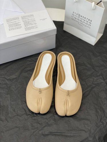 高定品质！Maison Margiela MM6分趾鞋 Tabi 意产植鞣羊皮！对小个子的女生来说，实在是太友好了！时尚又不失时髦，日常通勤穿也不会累脚。欢迎对