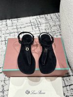 顶级版本 代购级 Loro Piana L 新款英伦夹脚拖鞋 凉鞋 咱家做是全羊京 不是市场磨砂材质哈 原来这就是传说走两万步都不会累脚的夹脚凉鞋把颜值和脚感都