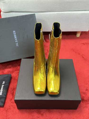 厂价 Ilsander吉尔桑达24Ss 秋冬新品粗跟方头短靴！极简主义炒鸡柔软舒适粗跟时髦精绝对不能错过的必入款！没有任何繁杂装饰，质感极好的vintage感，