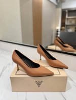 出厂价Pp： Vanda Novak来自意大利品牌 全网独家 耗时3个月研发 鞋跟独特设计酒杯 重磅系列 众多联手意大利品牌 推出高级感满分的鞋款系列 火遍In
