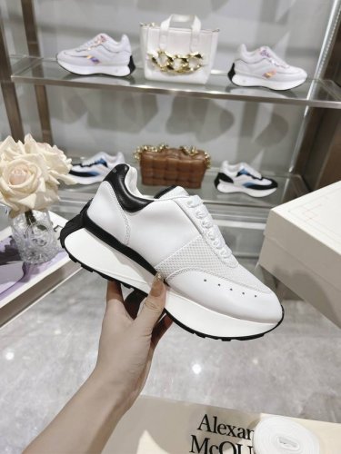 Alexander Mcqueen 亚历山大麦昆 2024春夏男sprint运动情侣款 鞋侧面饰有时尚个性字母seal Logo标志 全皮十网面工艺 高版本油边
