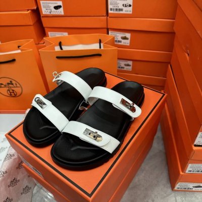 橙子出厂价110 hermes 爱马仕春夏新款 银扣二舅拖鞋 双带沙滩凉拖 码数：35-42
