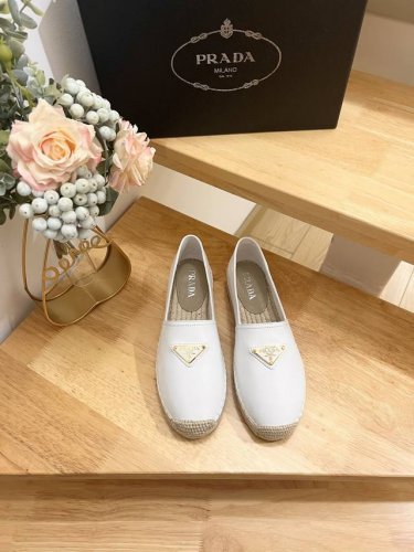 品牌:prada品名:Prada徽标细节草编鞋1S055N3LLOF020颜色:F0018产地:it适用人群:Women商品介绍:徽标细节草编鞋、圆头、穿套式、