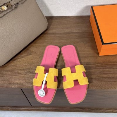 出厂价 Hermes 爱马仕H拖鞋Oran凉鞋系列 时尚又百搭 超级舒服 每个细节都做到极致 原版麂皮 原版1:1独家私模鞋面 原版真皮沿条大底 包装: 每对鞋