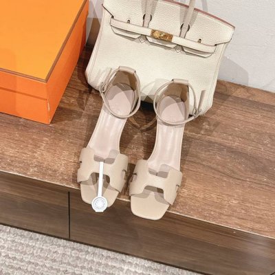 7cm组图 出厂价 Hermes 爱马仕 Joy 70高跟凉鞋 时尚又百搭 搭配H鞋头 超级舒服 每个细节都做到极致 搭配同色调标志性纯鞋扣 设计简约流畅 打造