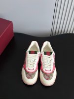 Gucc*Re-Web25年春夏新款蛇年限定情侣款小白鞋 鞋面采用进口环保牛皮 搭配经典的老花面料 配上亮眼的红绿织带鞋舌，内里牛皮 原版开模TPU双色大底 S