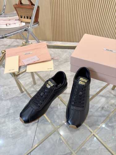 跑量价 P290 缪缪Miumiu2025早春新款 火爆款休闲鞋 小白鞋 今年主推款 复古做旧时尚 简约高级 随意搭配 上脚非常舒适，年度必入款！鞋面原版牛反绒