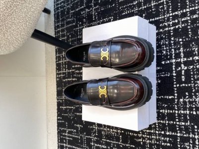 代购级 Celine乐福鞋 25ss 最新爆款 赛琳真的是开了挂、太有特色了今年必须要入手一双celine乐福鞋 ，复古风经典款 超级百搭 简单大气 无论裙装裤