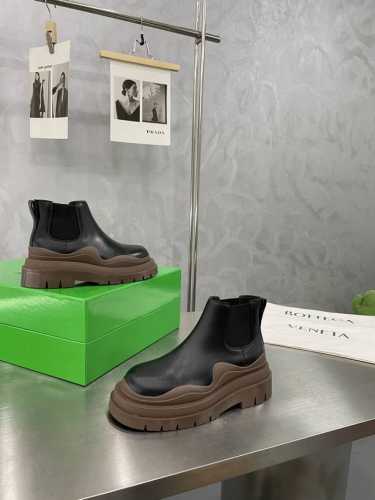 bottega V 新波浪系列彩底厚底靴 23色 新款切尔西松紧靴p短靴 高靴 延续品牌标志性的夸张重底设计 新一轮的爆款～ 先报先到 原楦开发 版型非常到位