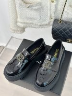 厂价 Chane*｜小香24P新品链条大双c厚底乐福鞋 满满的复古风 秀气的鞋型 看着就很讨喜 经典环绕穿皮链条大双c扣设计 鞋型特别大气时髦 上脚很显气质 鞋