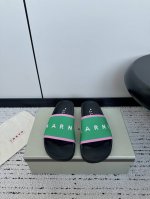 Marni 夏季新款 情侣鞋 凉拖鞋 夏天该有的气息 一字拖必备单品清单！ 百搭款谁穿谁美，夏日最耀眼超完美的细节 绝不辜负你们的期待！ 鞋面：编织面料 跟高：