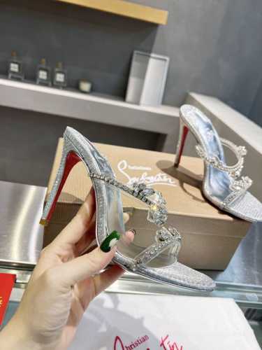Christianlouboutin 路铂廷 S Cl红底鞋Just Queen春季女士水晶高跟凉鞋，经典平底穆勒鞋，设计精致优雅，窄长的鞋跟为足部提供舒适承托