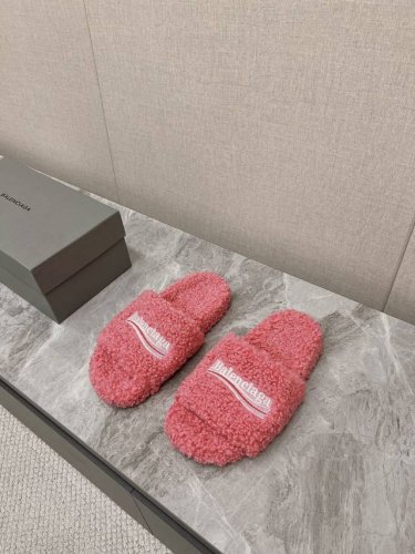 Balenciaga巴黎世家 新款情侣棉拖 可乐刺绣斜纹磨毛棉布面拖鞋 顶级版本超火巴黎世家毛拖 情侣尺码 时装博主与欧美明星大爱款 冬季必备款 时尚却不过分张