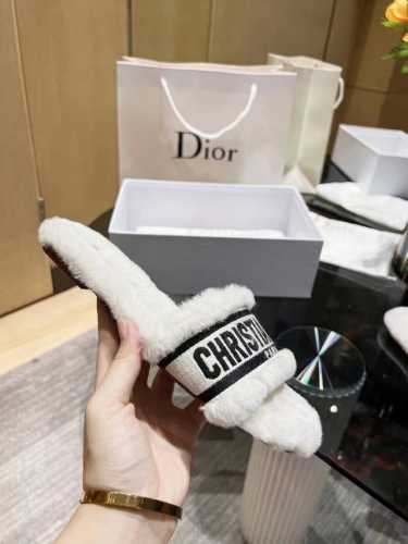 Dior 2024迪奥羊毛拖鞋系列 平底一字拖款 柔软舒适羊毛 原版工艺 橡胶大底 35-40码 41 42定做不退换 真皮底定做不退换