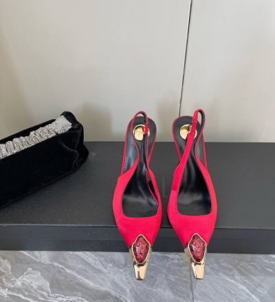 YSL 圣罗兰最新黄金铁头宝石logo小方头后空高跟单鞋专柜同步上新 各大明星网红纷纷上脚 款式时髦百搭 简约又高级 把优雅做到极致 上脚女神范爆棚！鞋面：进口