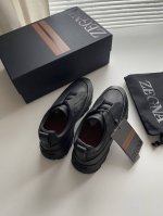 实价 新款zegna麂皮和皮革 Triple Stitch Monte 奢华休闲鞋 巧妙糅合不同风格的优雅纹理，焕新演绎百搭实穿的休闲鞋履。此款鞋履搭载耐用的橡
