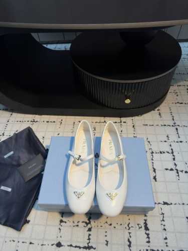 prada 25Ss 普拉达春夏新品 实力来袭 Prada Glow限时店很闪亮的单品 玛丽珍单鞋 芭蕾舞鞋 超级爆系列爆品，各大网红明星乔欣，程潇，刘令姿同款