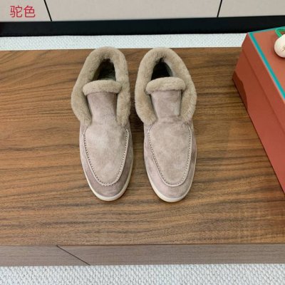 Loro Piana 高帮毛里乐福鞋。意大利顶级羊绒复古优雅低调奢华。时尚性与皮料实用性同样兼具依然全网最高品质。鞋面羊京丝质柔滑。手工缝线，A级羊毛里。原版大