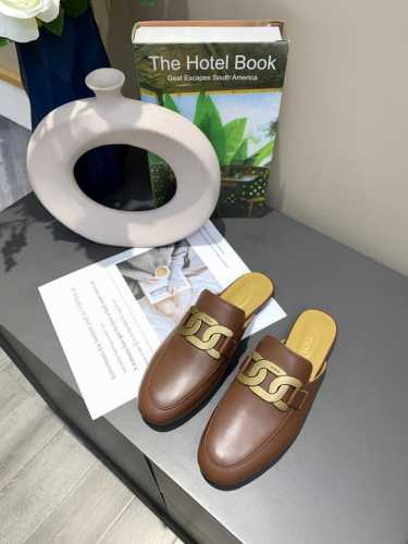 出厂 Tod S托德斯专柜新品半拖，质感要爆炸复古金扣，独家订制混种羊皮内里水染羊皮颜色：黑色、米色 、棕色，茶色，标准码：35－40码 34、41定做 工厂备