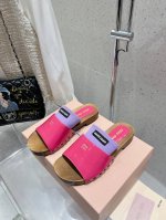 高品质出厂 包含一双半袜 miumiu*2025ss缪缪春夏新款平底小牛皮凉鞋拖鞋zp开发 原版拆卸，细节对版秒杀市面普通版本，miumiu真的太少女啦！皮质超