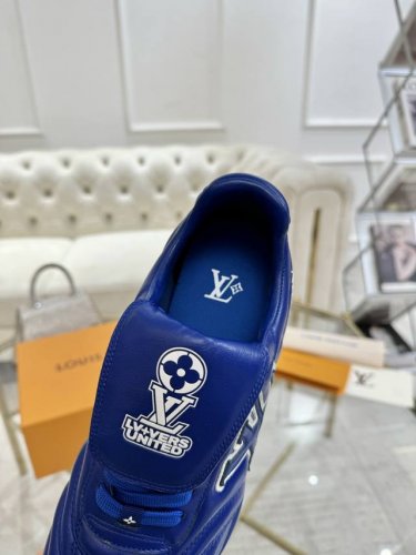 LV路易威登 L家驴牌Runner Tatic系列 厚底 休闲 运动鞋 跑鞋 原版购入开发 做货 本款 LV Runner Tatic 运动鞋融合网格面料和饰带