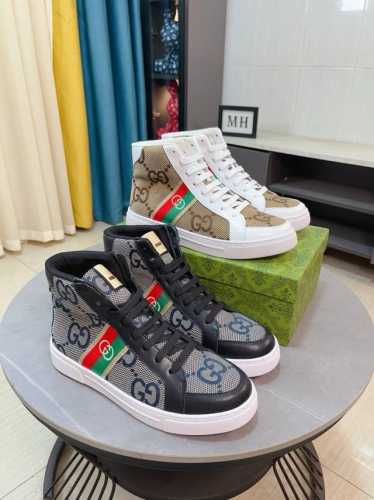 出厂价 Gucci 古奇 高帮新款男鞋高端品牌，最新時尚休闲男鞋，潮流百搭之款，轻松运动风，鞋面意大利进口gg印花布料+真皮内里 加超精细做工。原版个性时尚橡胶