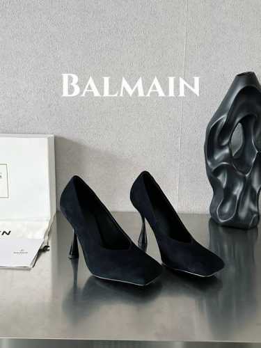 出厂价 Balmain 巴尔曼 巴尔曼 方头酒杯跟单鞋 此款彩色皮革酒杯跟，方头，会标图案。 海外订购原版，1:1完美复刻！ 历时三个月精工打造，五金，鞋跟都是