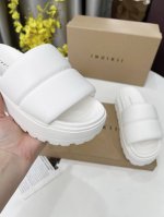 高品质出厂300 inuikii春夏季新款 懒人拖 采用进口绵羊皮鞋面，柔软亲肤，如同棉花般轻盈包裹双脚，带来极致的穿着体验，厚底设计，轻便时尚，脚感无敌舒适