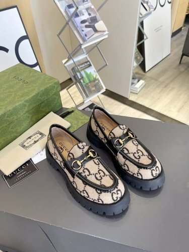 GUCCI古驰 原版购入开发 厚底乐福鞋上脚超级舒服的一双单鞋暴走不累，只想告诉你专柜有钱都买不到，断货 材质:顶级进口牛皮开边珠 和韩国真丝线， 五金1:1复
