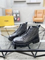 F顶级代购 芬 炸街男神高帮靴子新品来袭，超人气爆款专柜新款，原厂配置意大利进口牛皮搭配标志布面料，高品质复杂拼接工艺，经典的外观搭配气垫新底更加潮达人，进口牛