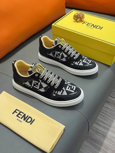 商品名称：Fendi 芬迪正规码数: 38-44 休闲鞋商品材料：精选 牛皮鞋面，柔软羊皮内里；原厂大底