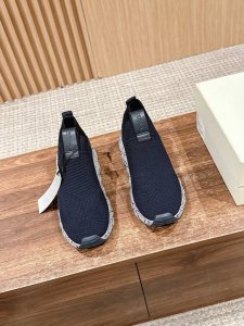 700【莞产】#杰尼亚代表的是年轻、时尚的风格，Zzegna是专为追求品质和款式之新奇组合的现代男士而设计的 zzegna一直专注于比例和形状，通过它们来创造优