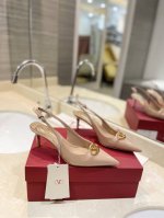 p350Valentino 2024新款 最新Logovlogo Signature淡金色配饰饰扣 与性感尖头完美结合简直是夏天时髦巅峰原版复刻Vlogo漆皮后