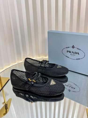330Prada 25Ss 普拉达早春新品网布玛丽珍单鞋 芭蕾舞鞋 超级爆系列爆品，各大网红明星乔欣，程潇，同款圆头三角扣（玛丽珍单鞋）！ 时髦百搭Nice单品