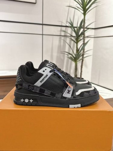 工厂价 顶级代购版本 情侣款 Lv 路易威登runner Tatic 运动鞋 老爹鞋 L家2024 春夏秀场推出 Lv Runner Tatic 运动鞋 驴牌