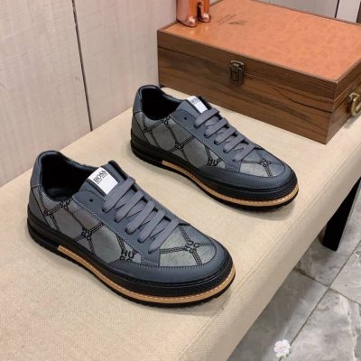 新款: 厂价: Boss* 最新爆款休闲鞋，顶端品牌奢侈～代购，顶级～质量。鞋面選用进口透气牛皮搭配材质透气羊皮垫脚 精细做工。原版个性时尚柔软橡膠耐磨防滑大底