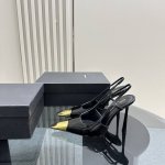 顶级品质saint Laurent 圣罗兰lee金属扣单鞋 Ysl姐姐的美丽尤物高跟鞋 又是人间圣罗兰 Rose同款的小方头 高跟鞋化很好修饰脚型，奢华金属链
