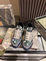 顶级版本 华伦天奴 VLNT经典铆钉迷彩系列原版牛皮、内里及鞋垫，鞋垫采用高弹乳胶铺垫，好看耐穿、潮流指数一直都是、绅士款、超级舒适好穿 配原版包装 现货 38