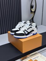 工厂直销 顶级版本 LV-路易威登-经典走秀新款空胶工艺 原版1：1开发复刻！！上脚非常舒适 奢侈用料，做工精细，中底印有欧洲制造英文字母鞋面由意大利进口小牛皮
