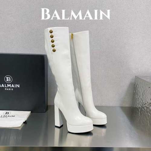 出厂价 Balmain 巴尔曼 独家首发 巴尔曼 秋冬季最新款 防水台光滑小牛皮靴 杏仁形鞋头，厚跟，腿部顶部饰以3粒“狮头”金色金属装饰钮扣，翻盖下设尼龙拉链