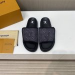 出厂价 顶级品质 Lv 驴家2024 情侣款 Miami 魔术贴凉鞋拖鞋，本款 Miami 凉拖取材 Mini Monogram 织物，与当季女士系列遥相呼应。