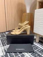 25Ss春夏新款chanel小香爱心链条凉鞋 平底 粗跟 高跟最新火爆凉拖鞋，上脚太好看了超级好看，精致高级手工坊工艺，垫脚采用羊皮菱格工艺，鞋面造型饰爱心扣和