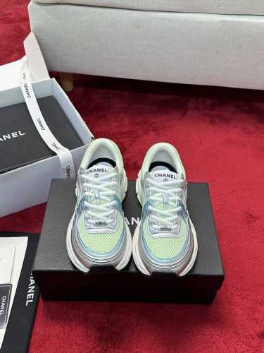Chanel 25C新款银角大王运动休闲鞋百搭小白鞋 款式搭配不会出错撞色搭配活力满满啊 侧面压印logo 上脚很秀气 鞋面原版定制材料 原版大底Size:35