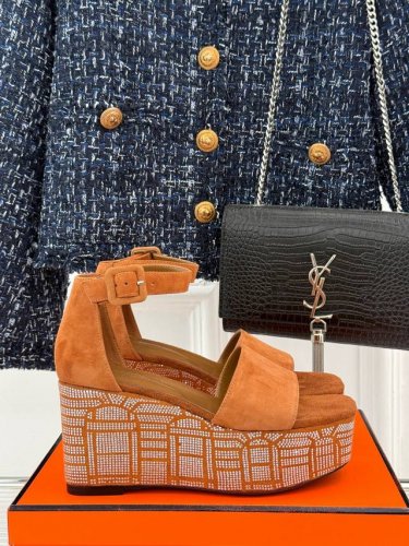 开年出货 厂价 底带钻 Hermès 爱马仕25ss早春新品水钻厚底一字带凉鞋谁也无法拒绝亮晶晶的美鞋坡跟设计 线条流畅优雅推荐入手显瘦显长腿高级感女人必备单品