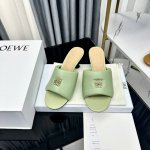 罗意威Loewe 配合整体原版楦型，时尚而个性好穿 颜色超赞 面料：超软水染羊皮 内里：水染羊皮 垫脚：水染牛皮 大底：原版真皮大底 跟: 黑烤漆 包装：原版全