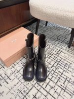 顶级版本 *Miu*Miu*秋冬限量走秀款长筒靴！ 今年最值得入手的靴子 没有之一！易梦玲同款超多网红明星上脚 Miu*Miu今年秋冬确实泰酷辣 秋冬限定款 专