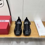 roger Vivier Ss25 New Arrival-～ rv 25春夏新品运动鞋 简约形体，高级感拉满，脚感轻盈！ size 35-90 P400